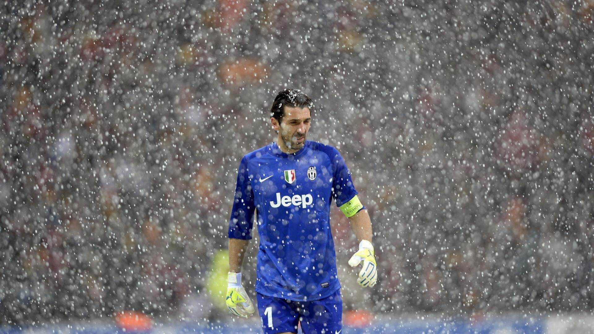 又见绝平！国际米兰与山东泰山鏖战至终场，库里读秒救主